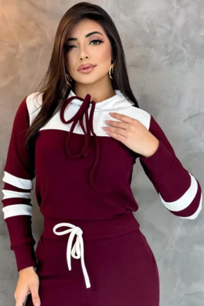 Conjunto Feminino de Moletom com Capuz