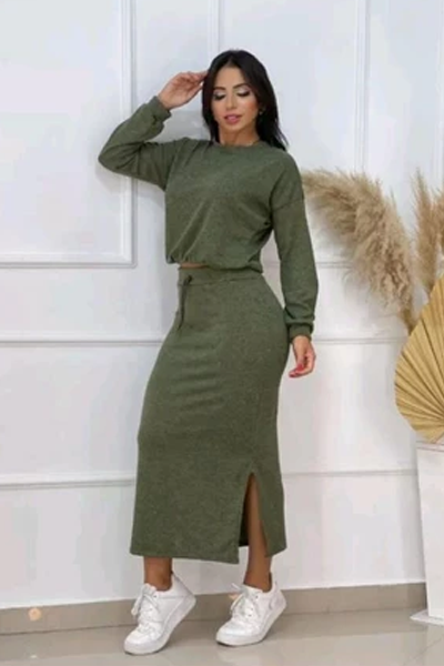 Conjunto Feminino de Inverno com Saia e Blusa de Lã