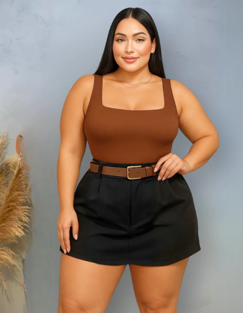 Short Saia Plus Size de Alfaiataria com Cinto