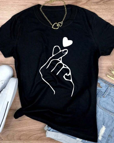 Blusa T-Shirt Feminina Estampada (Mão com Coração)