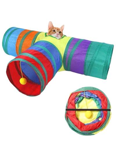 Túnel dobrável colorido em formato de T com três saídas para gatos