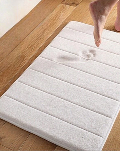 Tapete de banheiro soft branco macio de 60 por 40 cent&iacute;metros